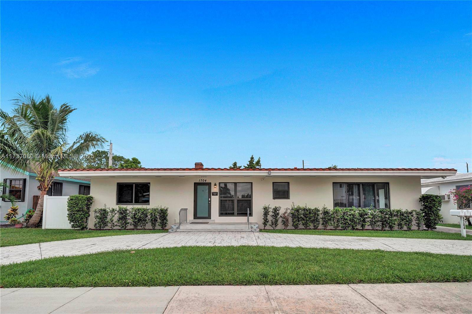 Hollywood, FL 33020,1704 Rodman St