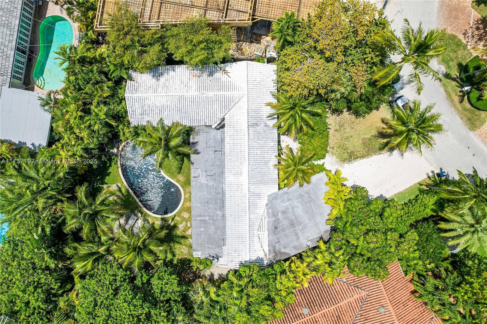 Key Biscayne, FL 33149,385 Harbor Ct