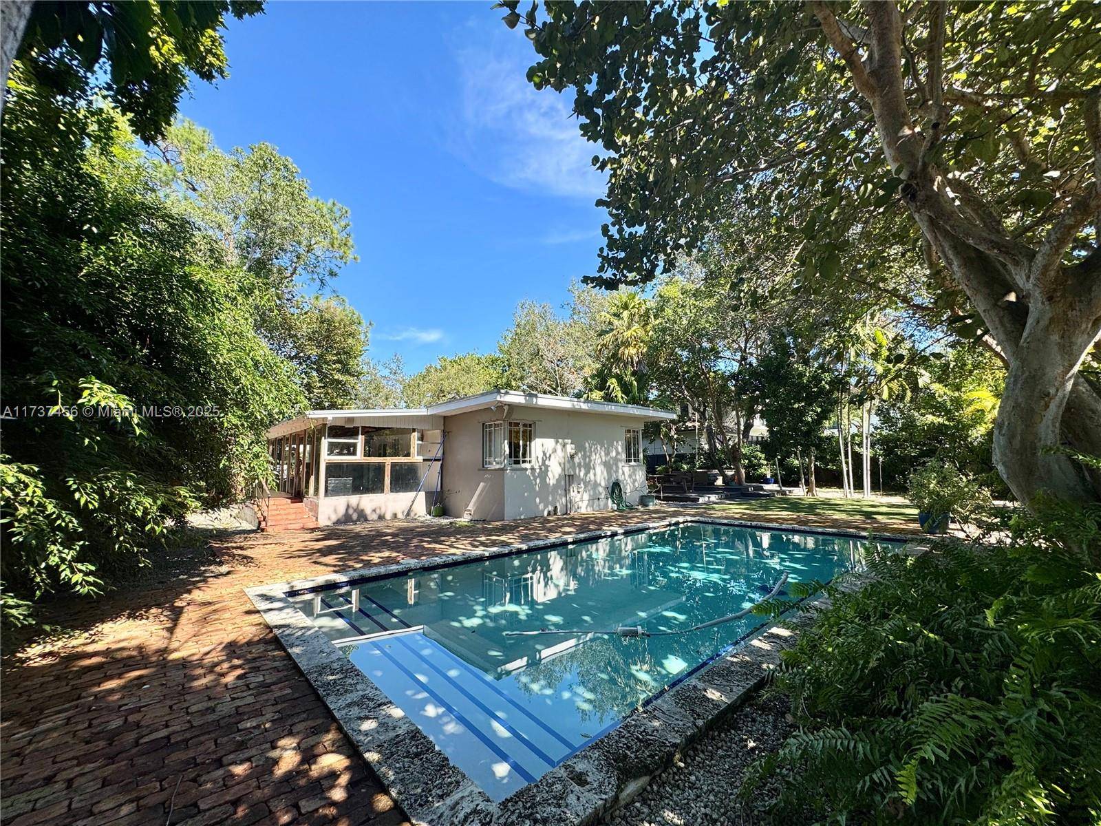 South Miami, FL 33143,5930 SW 80th St