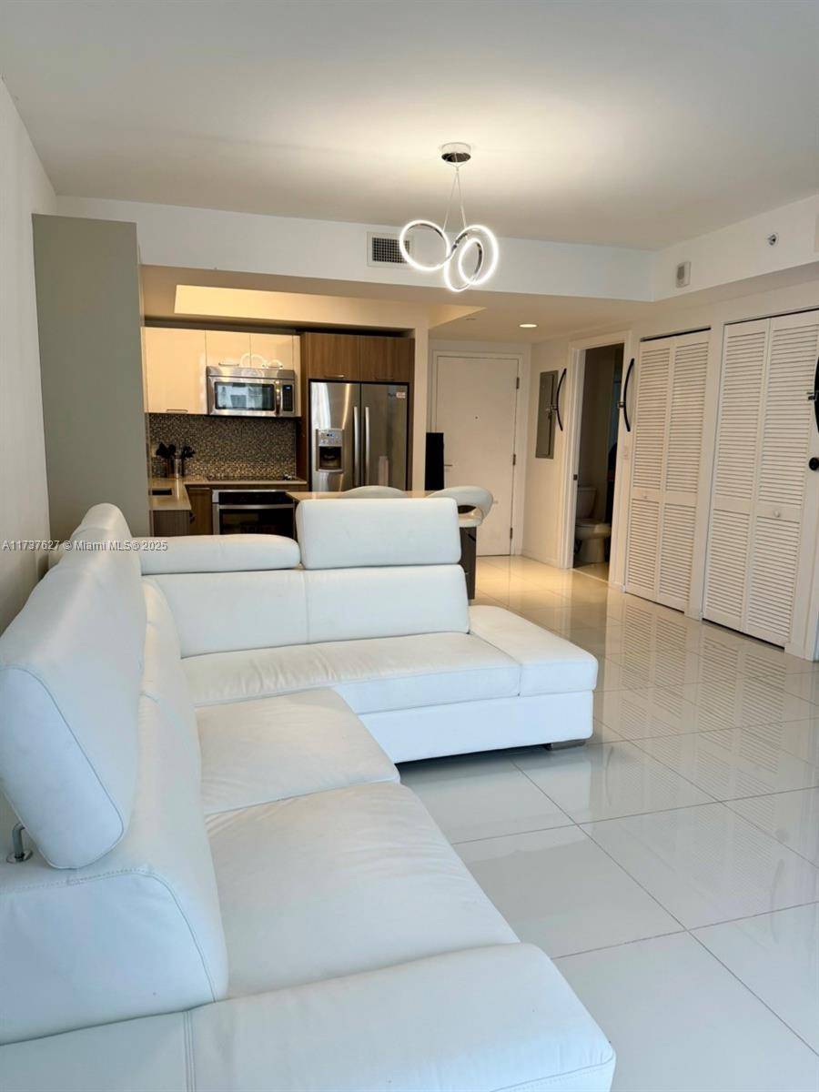 Doral, FL 33166,5252 NW 85th Ave #1407
