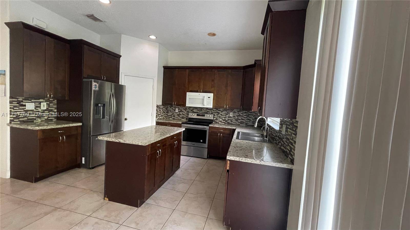Pembroke Pines, FL 33024,7743 NW 21st Dr