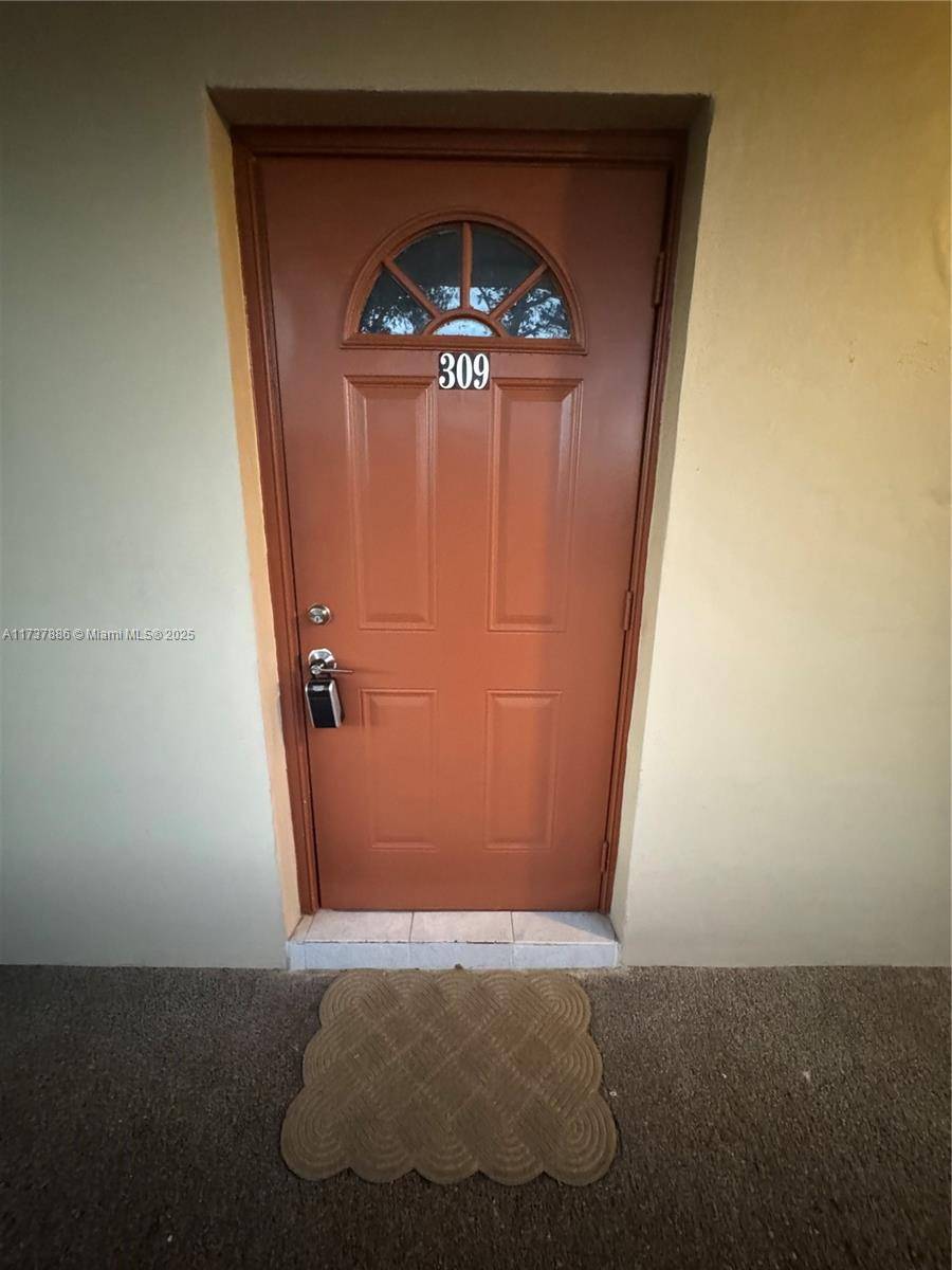 Sunrise, FL 33322,8101 N Sunrise Lakes Dr #309