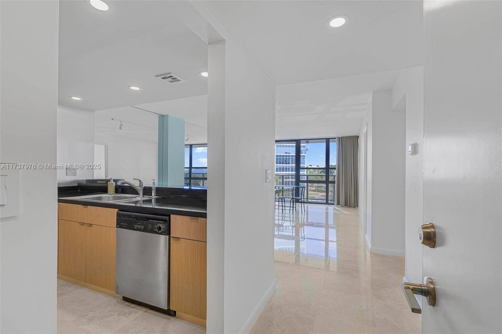 Miami, FL 33137,600 NE 36th St #414