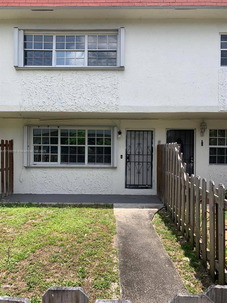 Miami, FL 33161,1521 NE 150th St #103