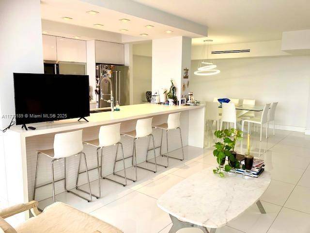 Aventura, FL 33180,19707 Turnberry Way #10L