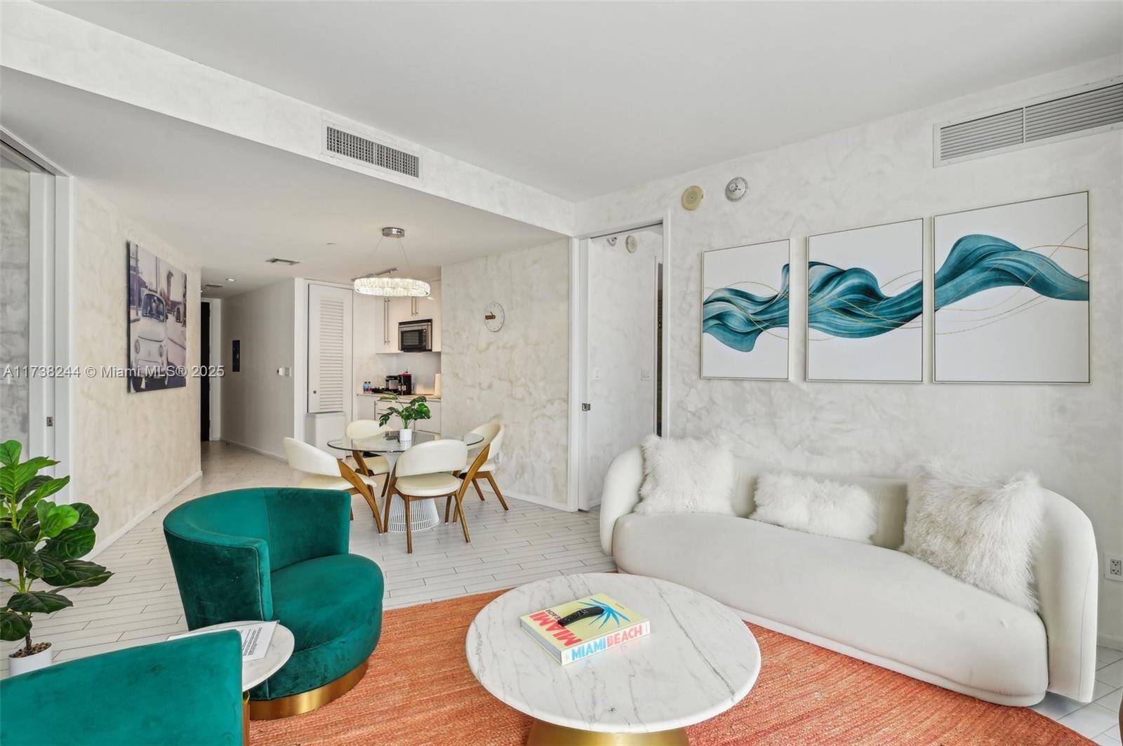 Miami Beach, FL 33139,2201 Collins Ave #811