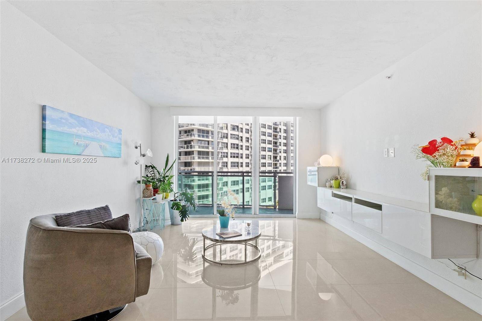Hollywood, FL 33019,3001 S Ocean Dr #647