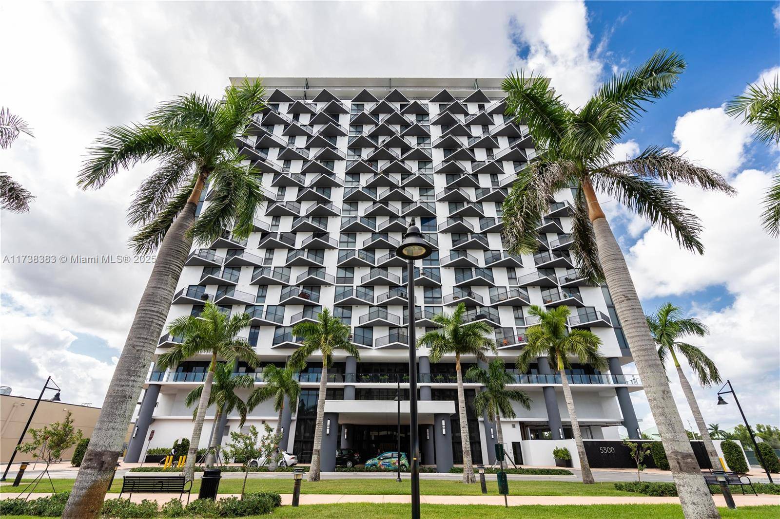 Doral, FL 33166,5300 Paseo Blvd #810