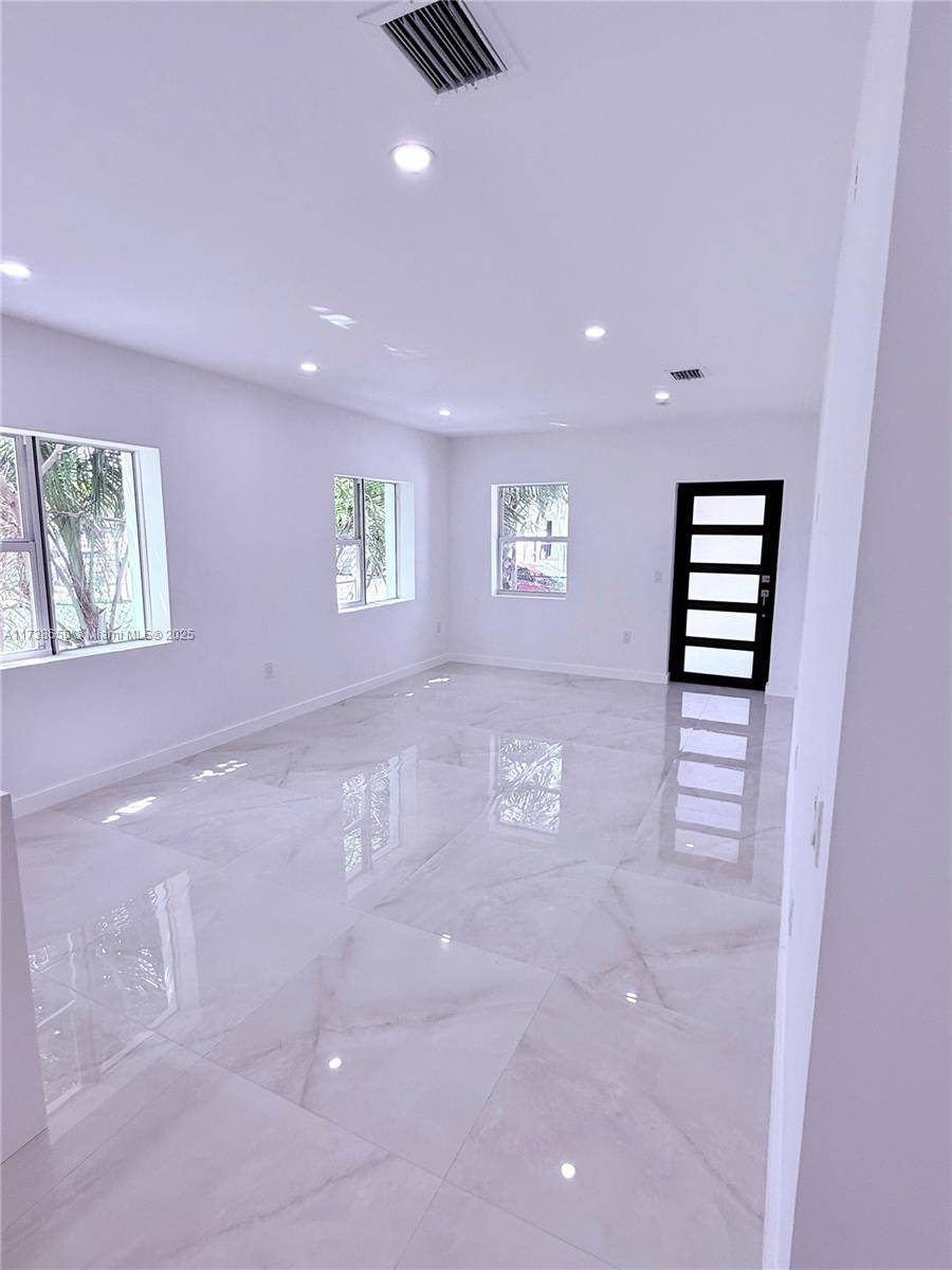 Miami, FL 33127,1160 NW 37th St #0