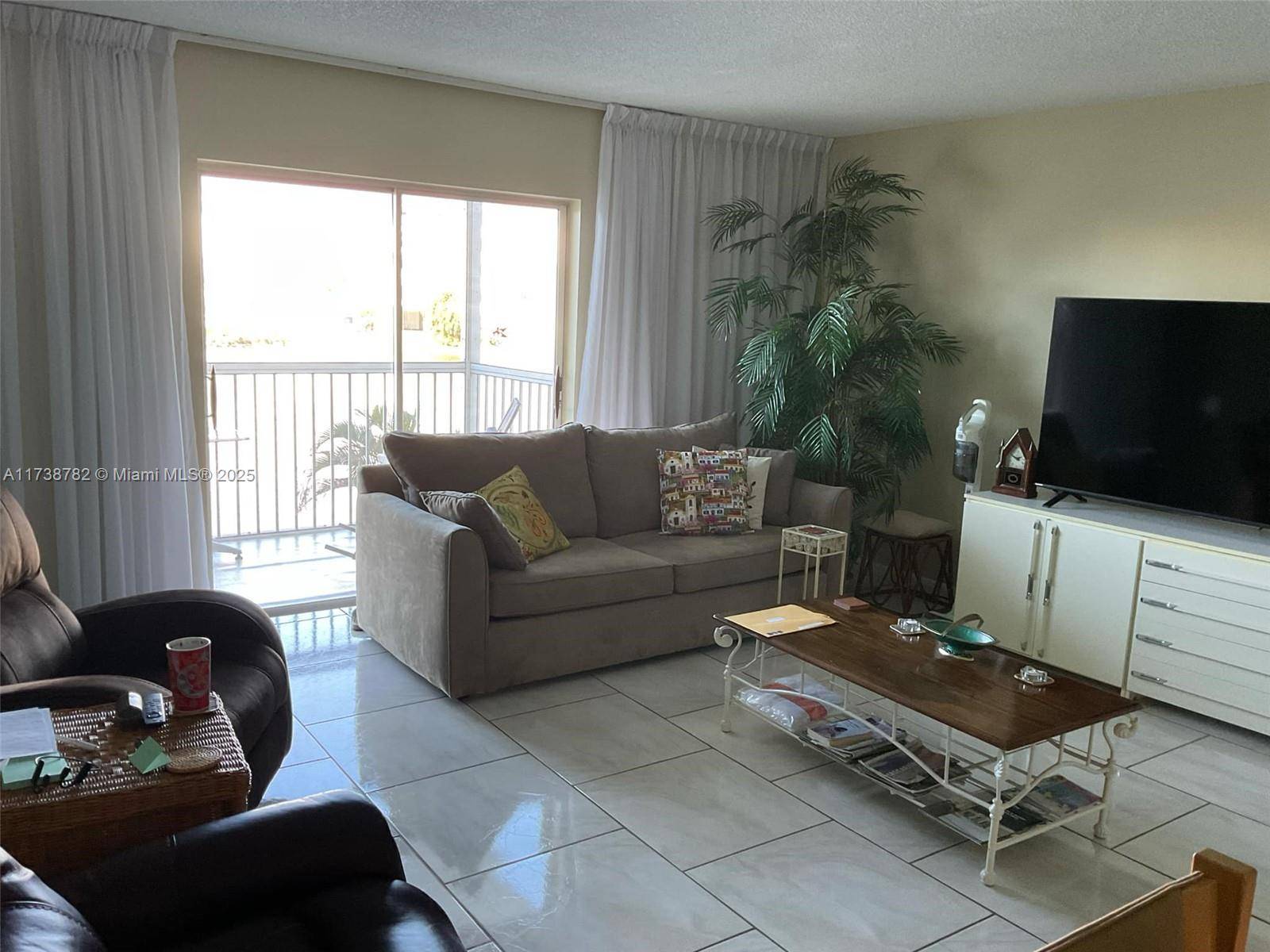 Lauderhill, FL 33313,4751 NW 21st St #211