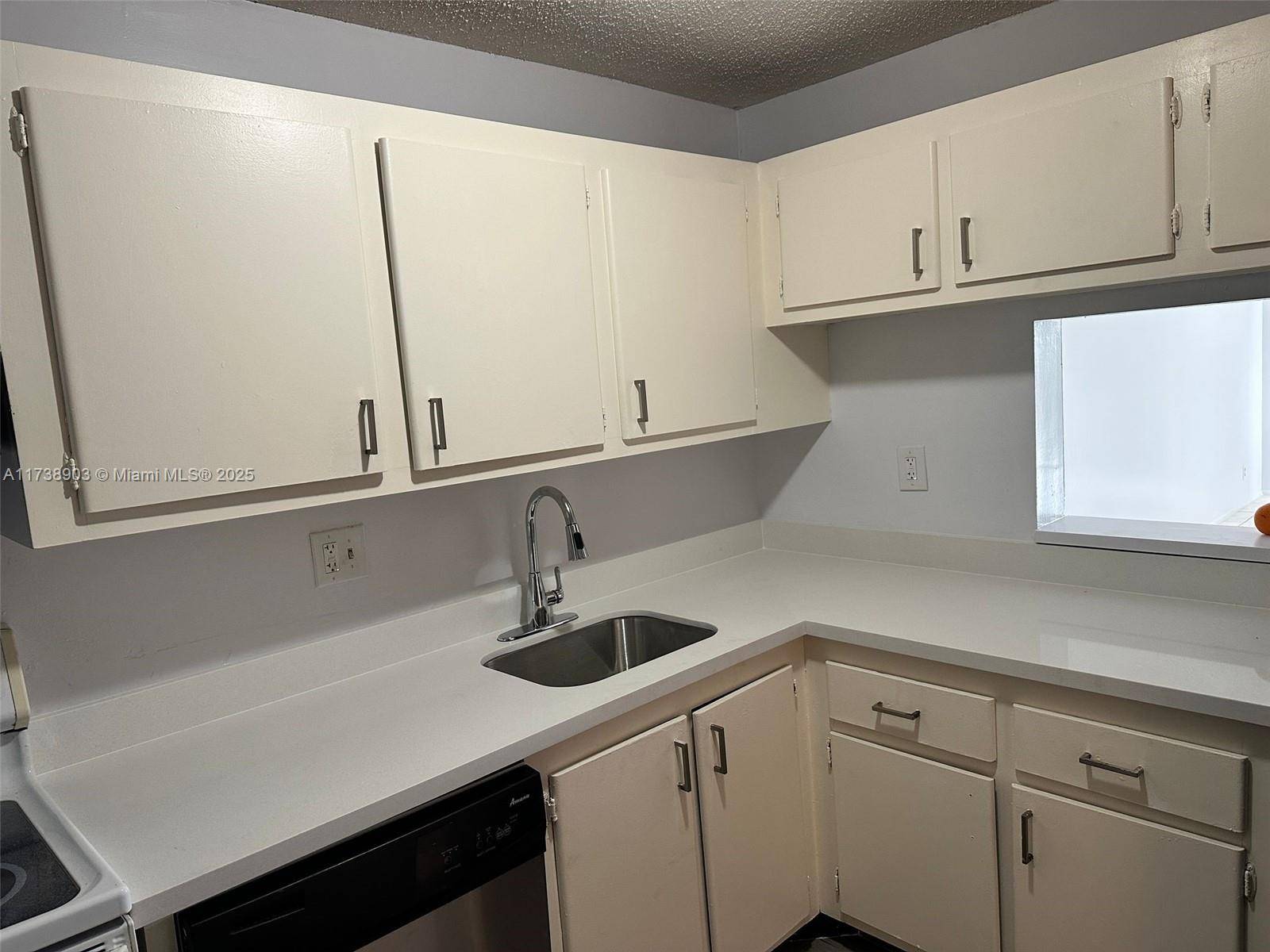 Tamarac, FL 33321,8000 Fairview Dr #306