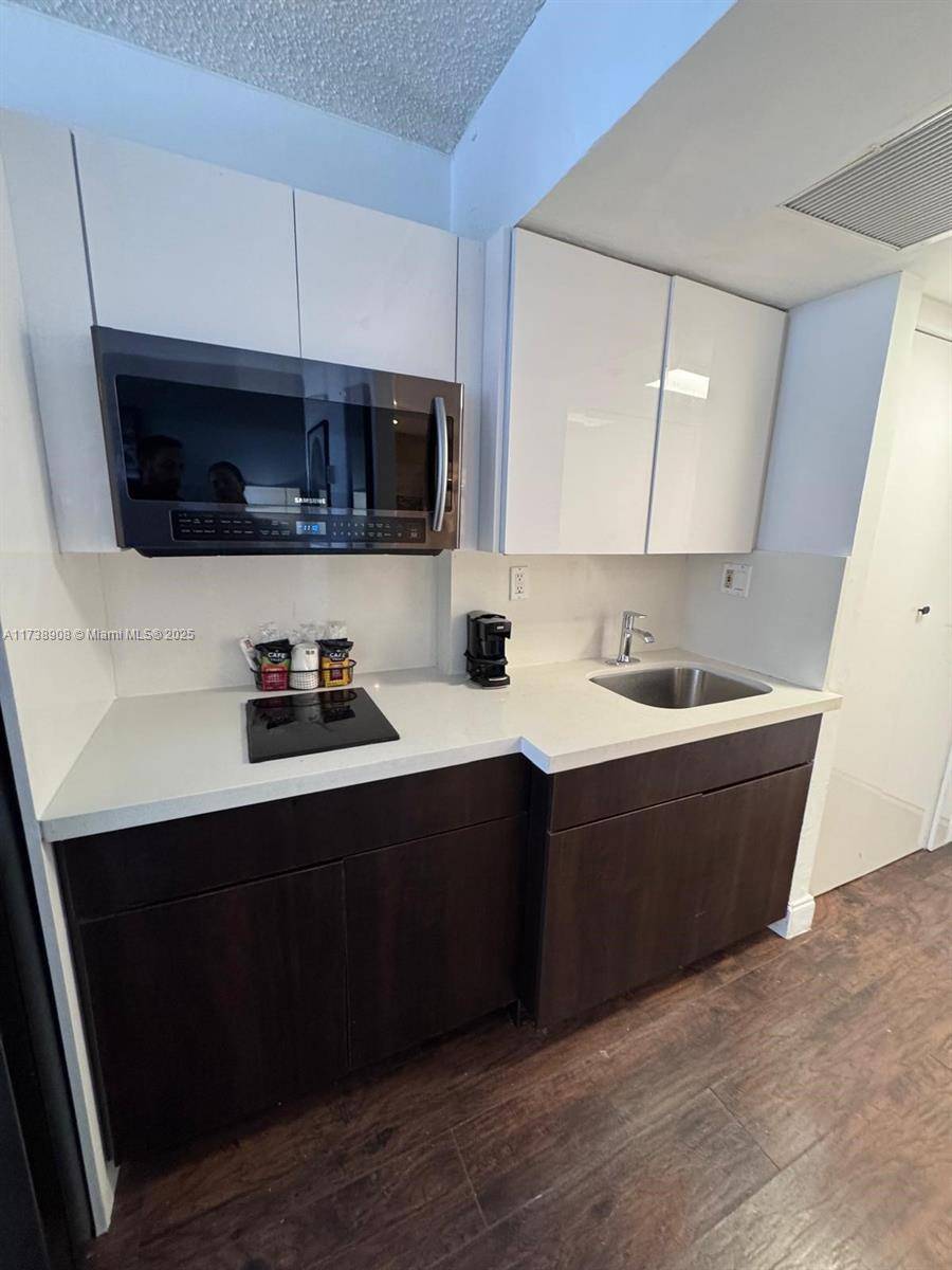 Sunny Isles Beach, FL 33160,19201 Collins Ave #704