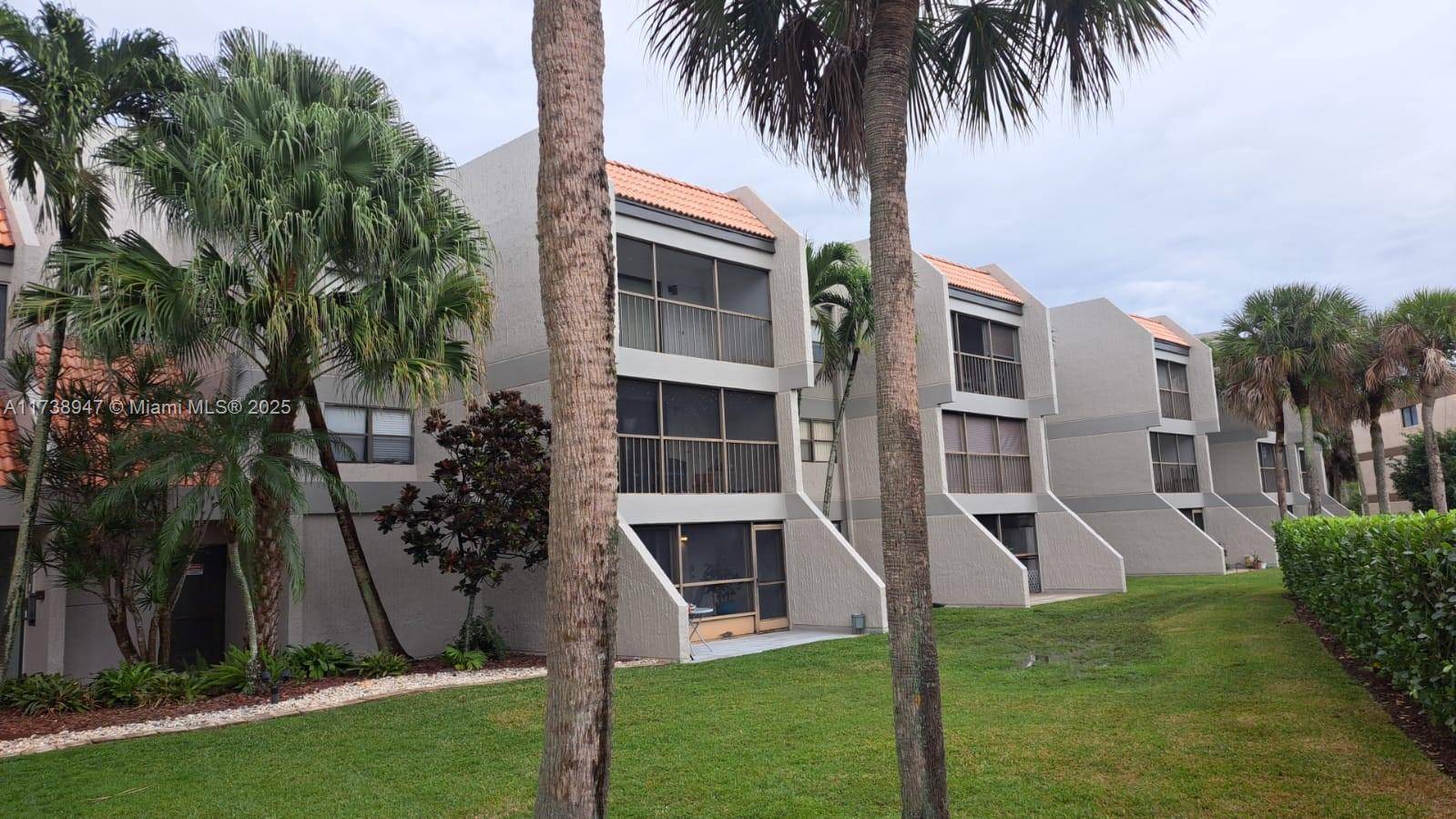 Weston, FL 33326,230 Lakeview Dr #310