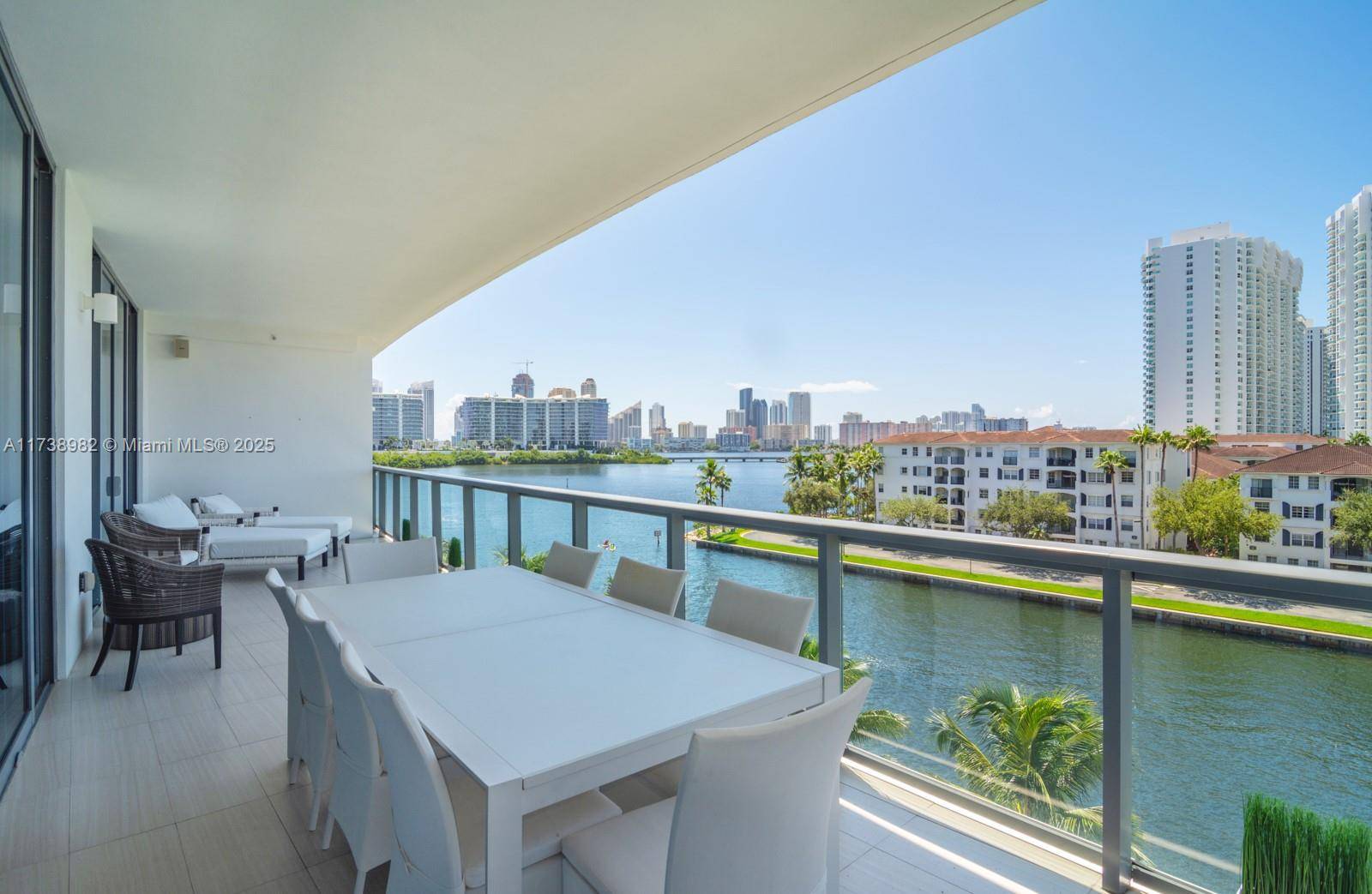 Aventura, FL 33180,3250 NE 188th St #406
