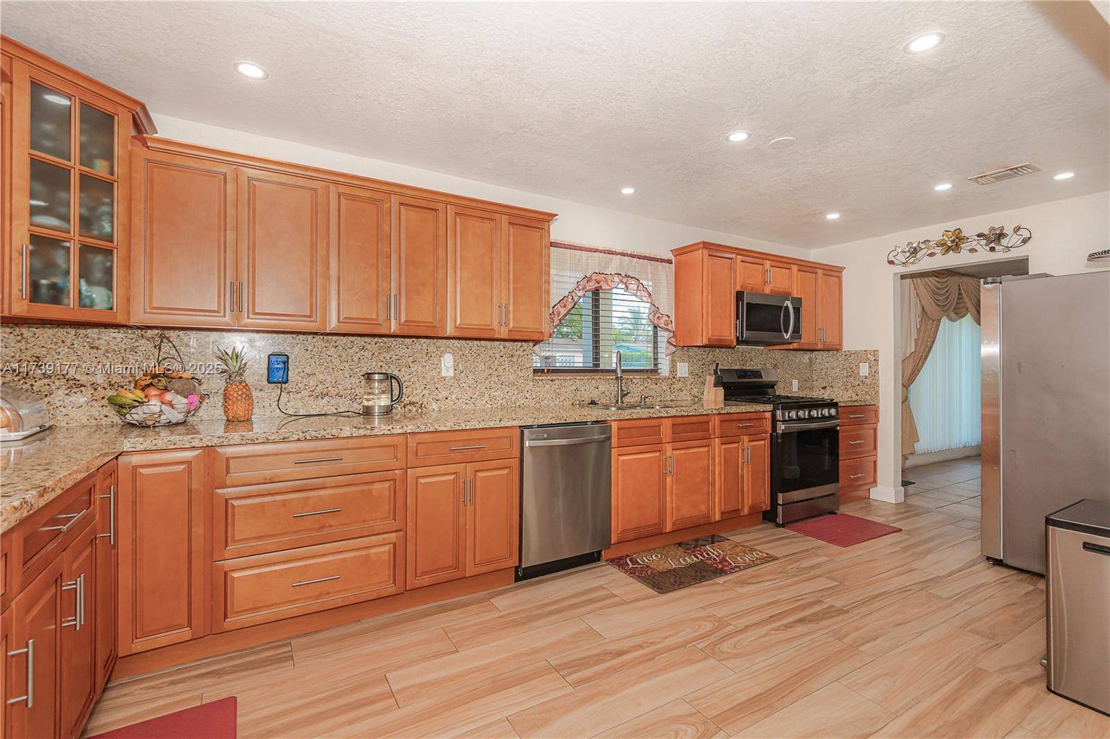 Sunrise, FL 33313,6640 NW 21st Ct