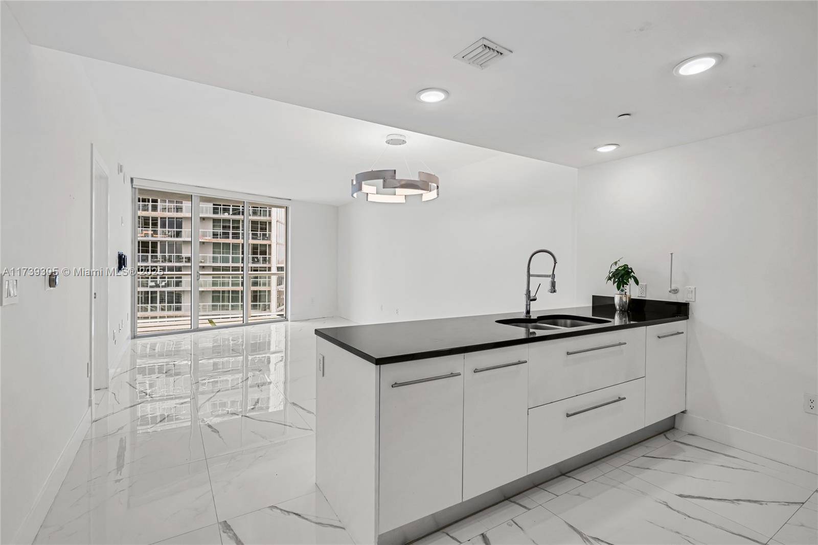 Miami, FL 33131,475 Brickell Ave #4811