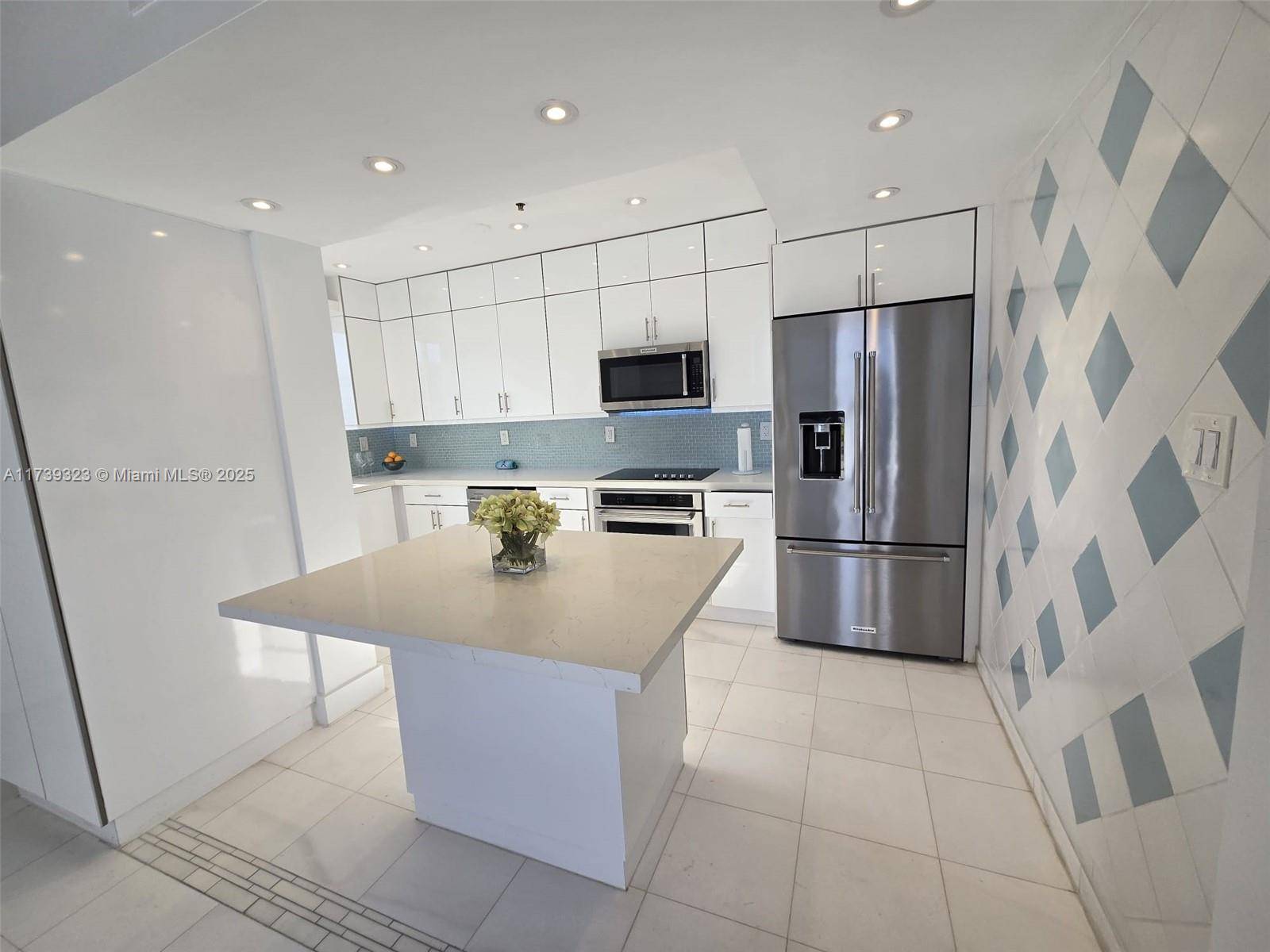 Key Biscayne, FL 33149,50 Ocean Lane Dr #PH604