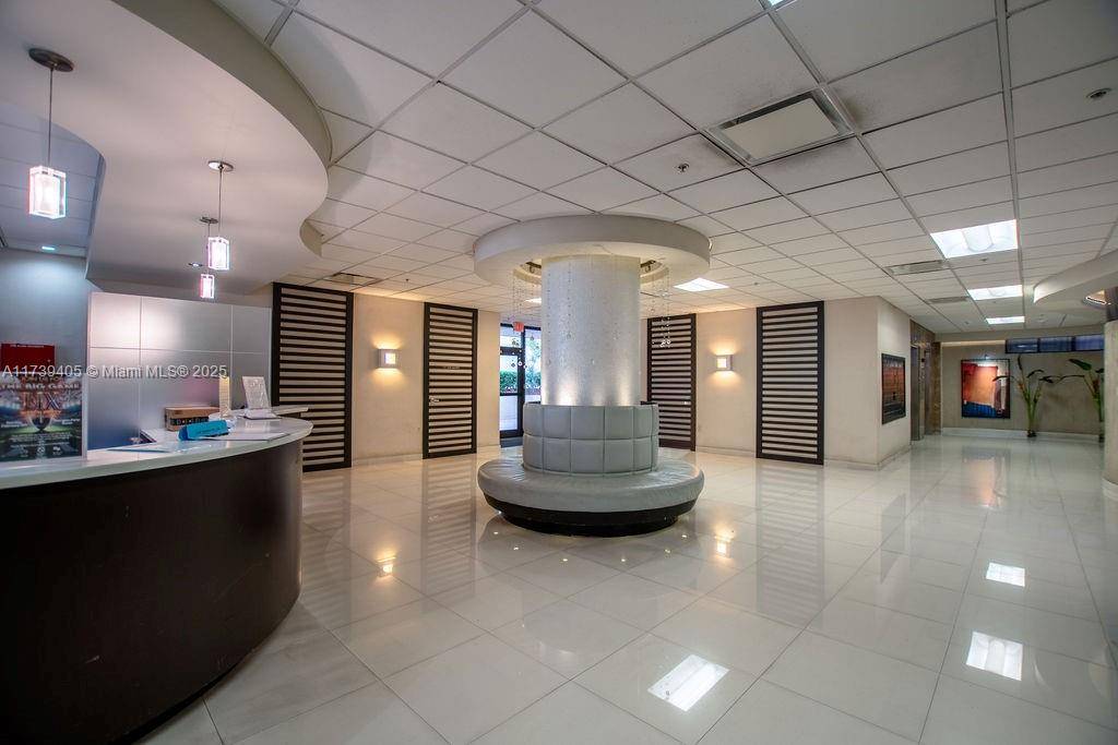 Miami Beach, FL 33139,1621 Collins Ave #707