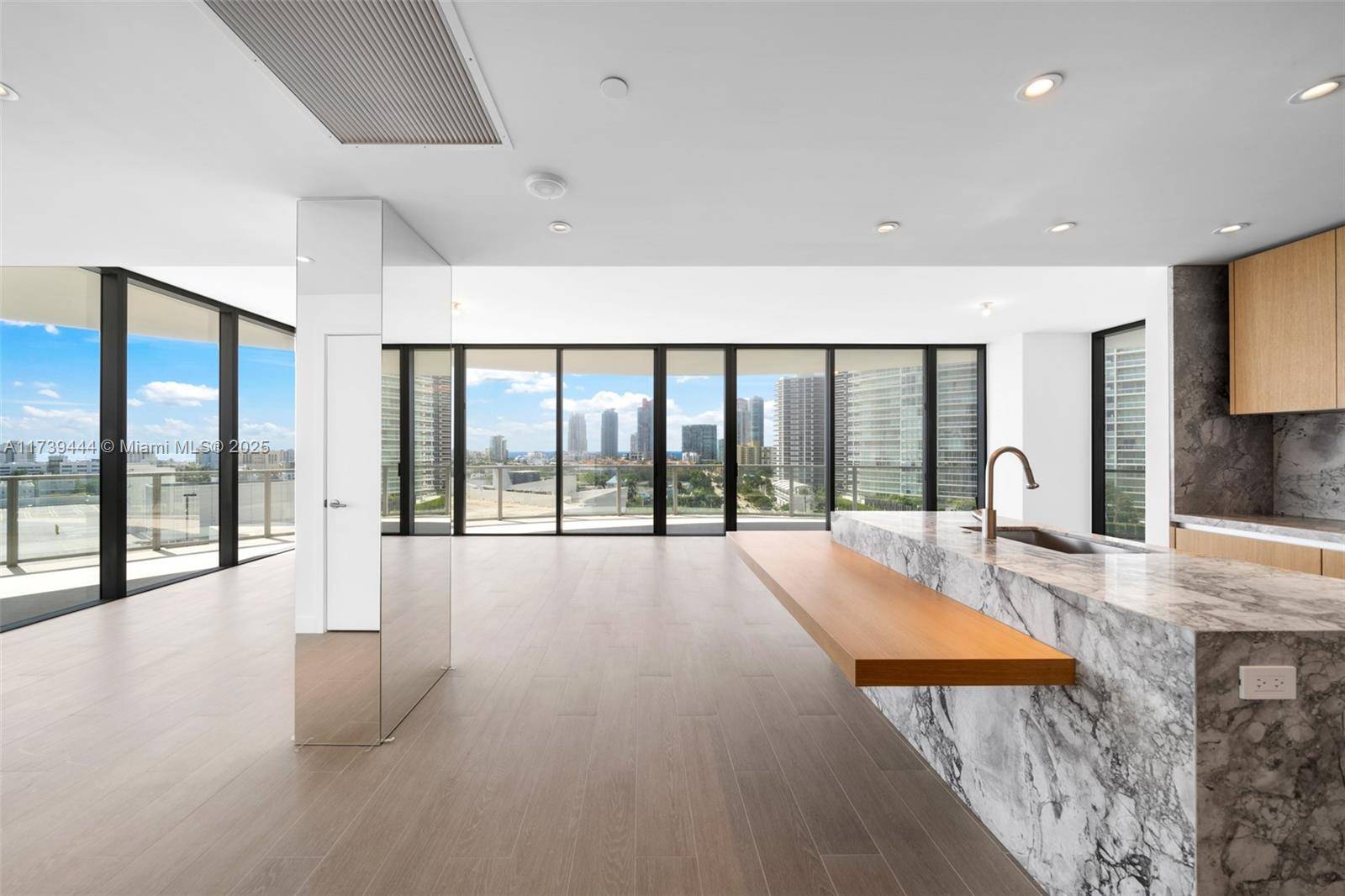 Miami Beach, FL 33139,500 Alton #1101