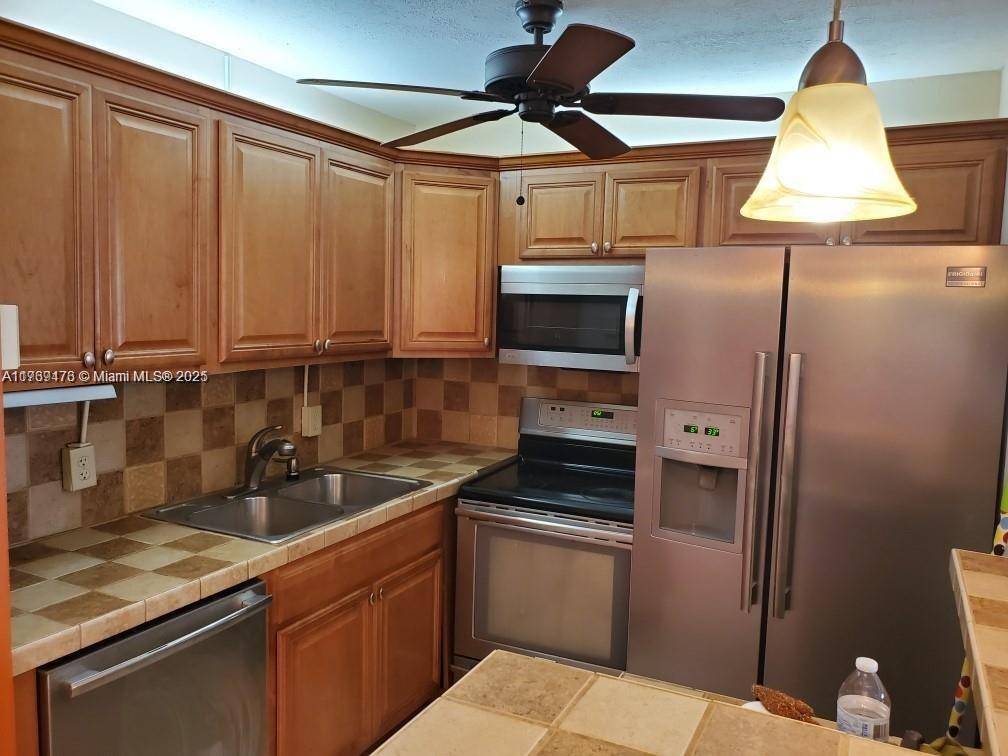West Palm Beach, FL 33417,275 Windsor L #275