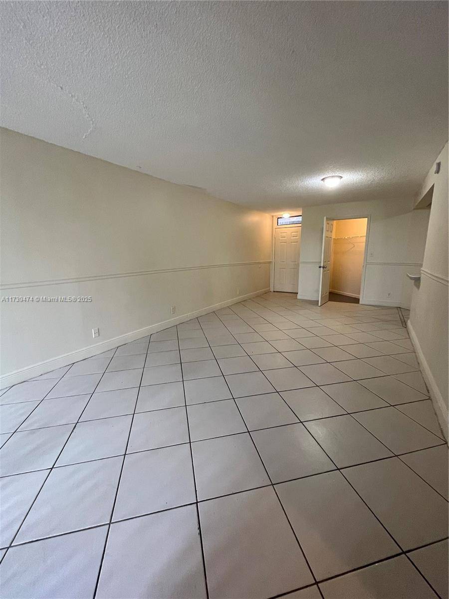 Oakland Park, FL 33309,210 Lake Pointe Dr #107