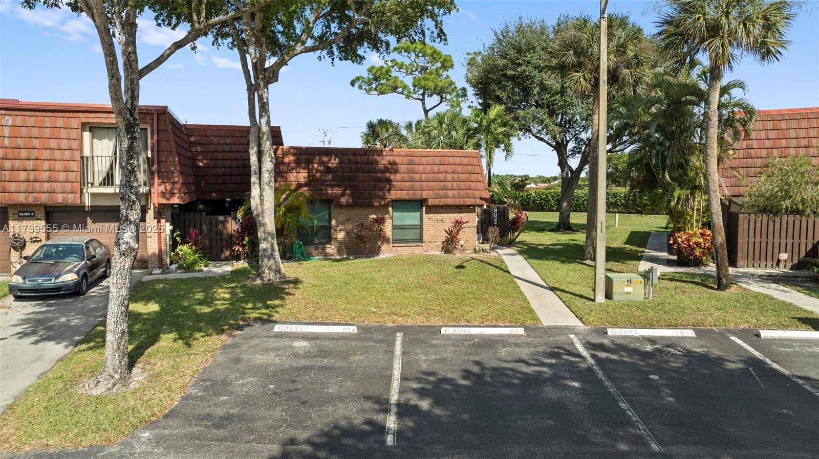 Boca Raton, FL 33433,8032 Boca Rio Dr #8032