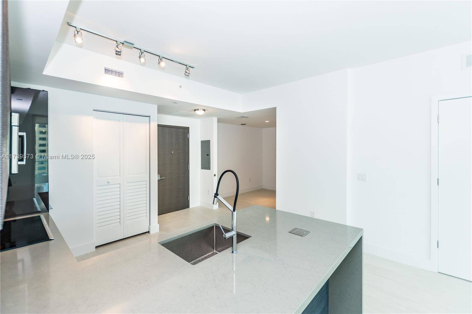 Miami, FL 33131,1080 Brickell Ave #1706