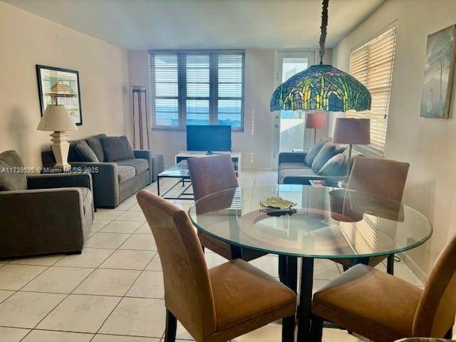 Miami Beach, FL 33139,100 Lincoln Rd #821