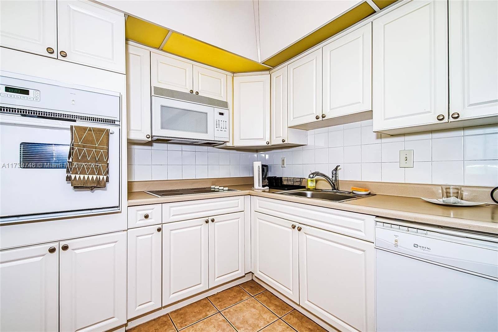 Sunny Isles Beach, FL 33160,19380 Collins Ave #212