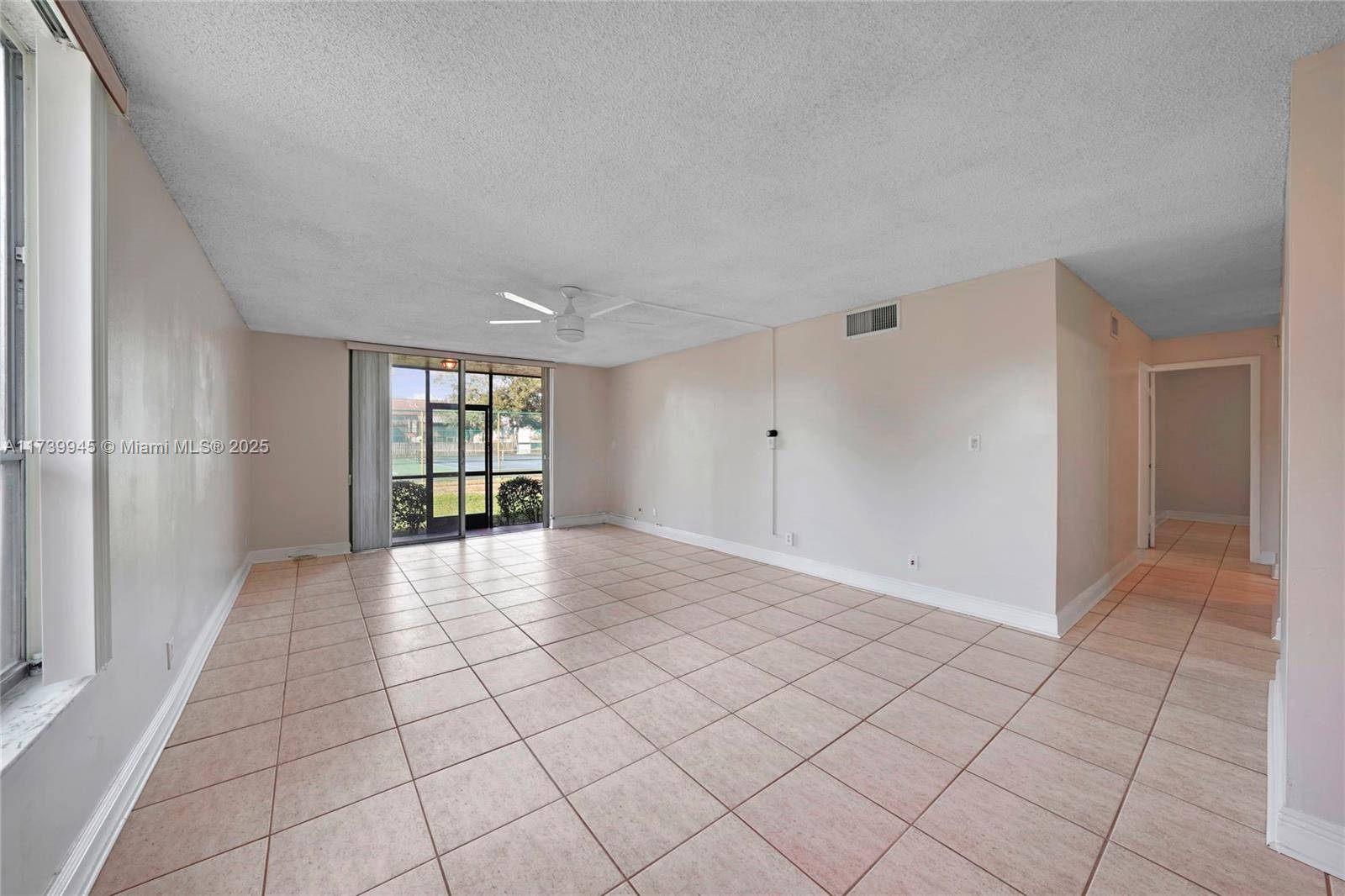 Davie, FL 33314,7175 Orange Dr #114H