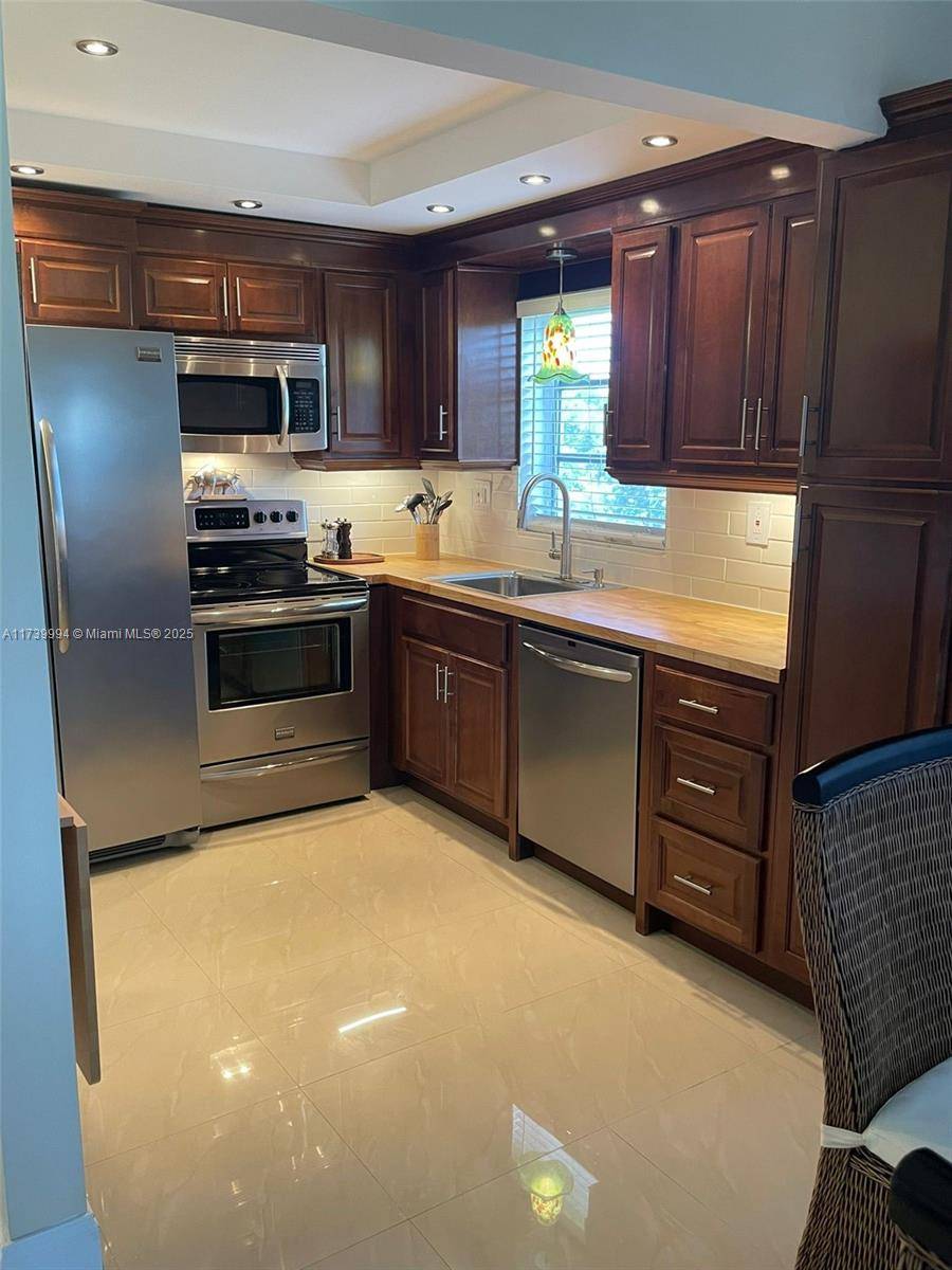 Sunrise, FL 33322,3050 E Sunrise Lakes Dr #324