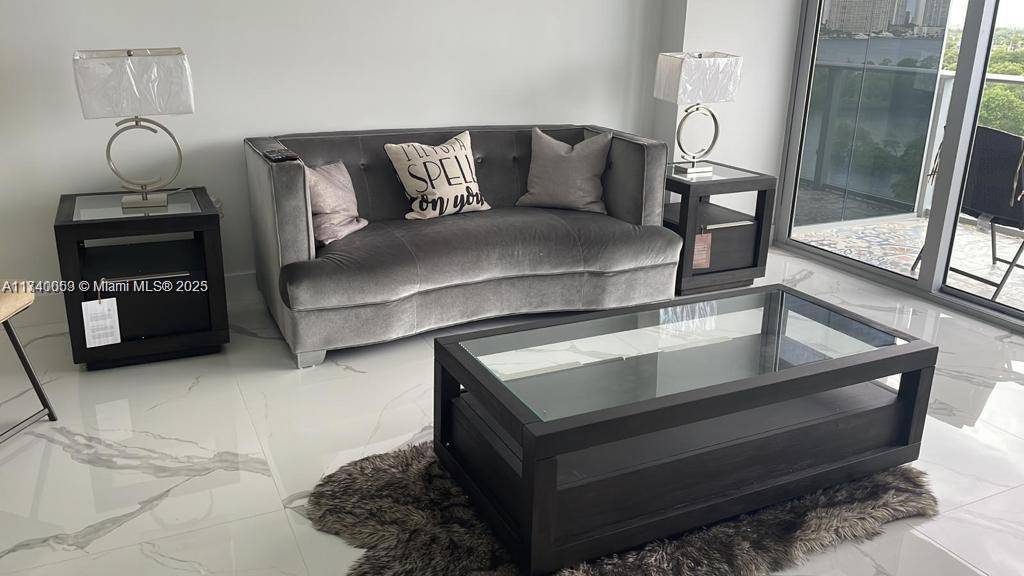 North Miami Beach, FL 33160,16385 Biscayne Blvd #805