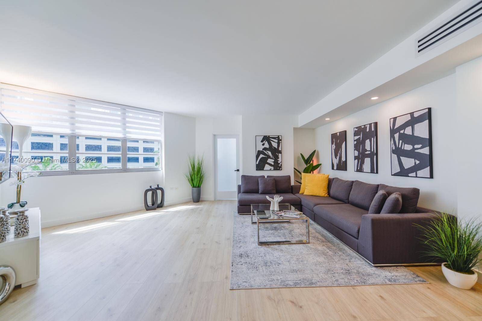 Miami, FL 33131,825 Brickell Bay Dr #548