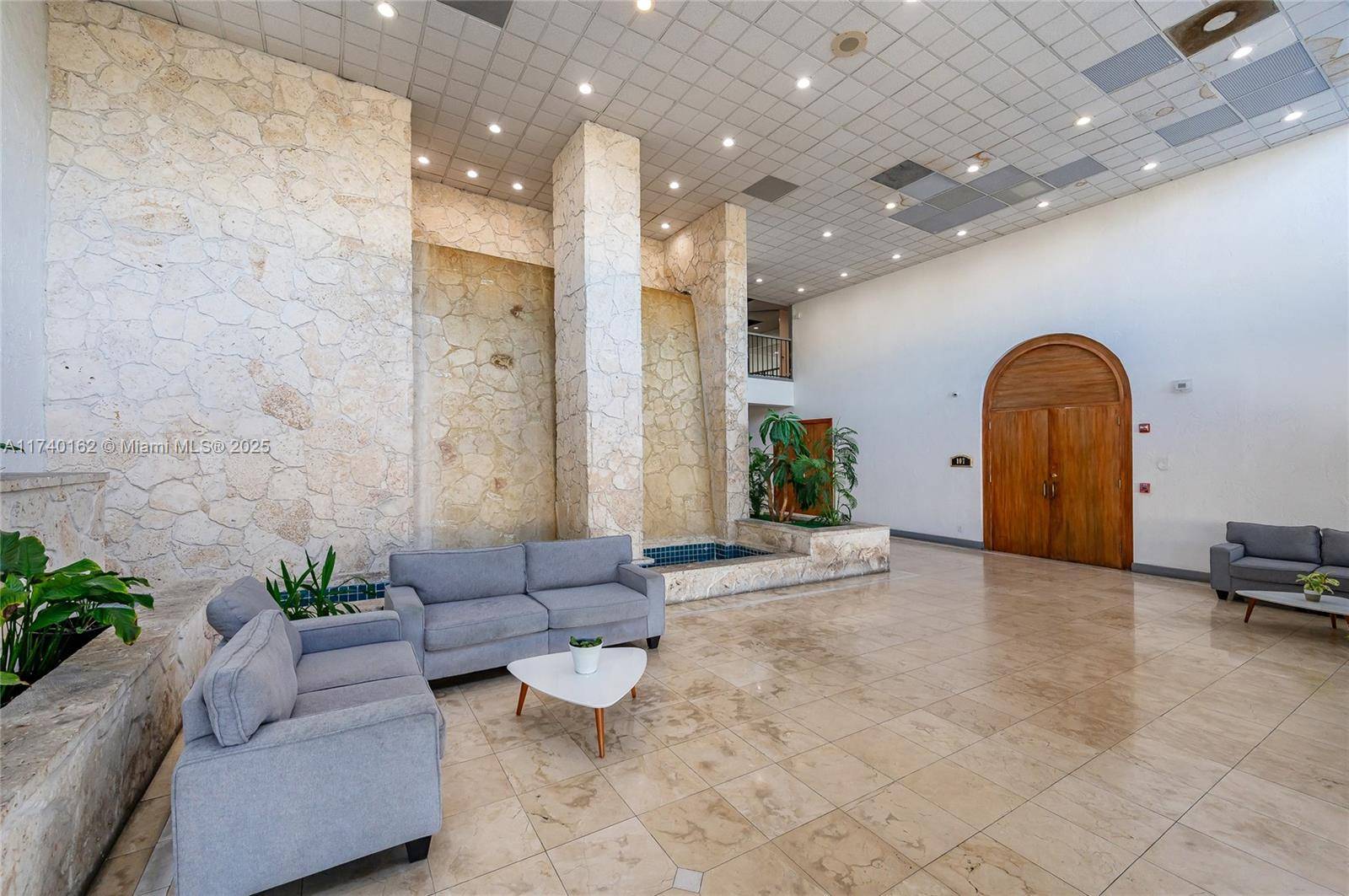 North Miami, FL 33181,13499 Biscayne Blvd #807