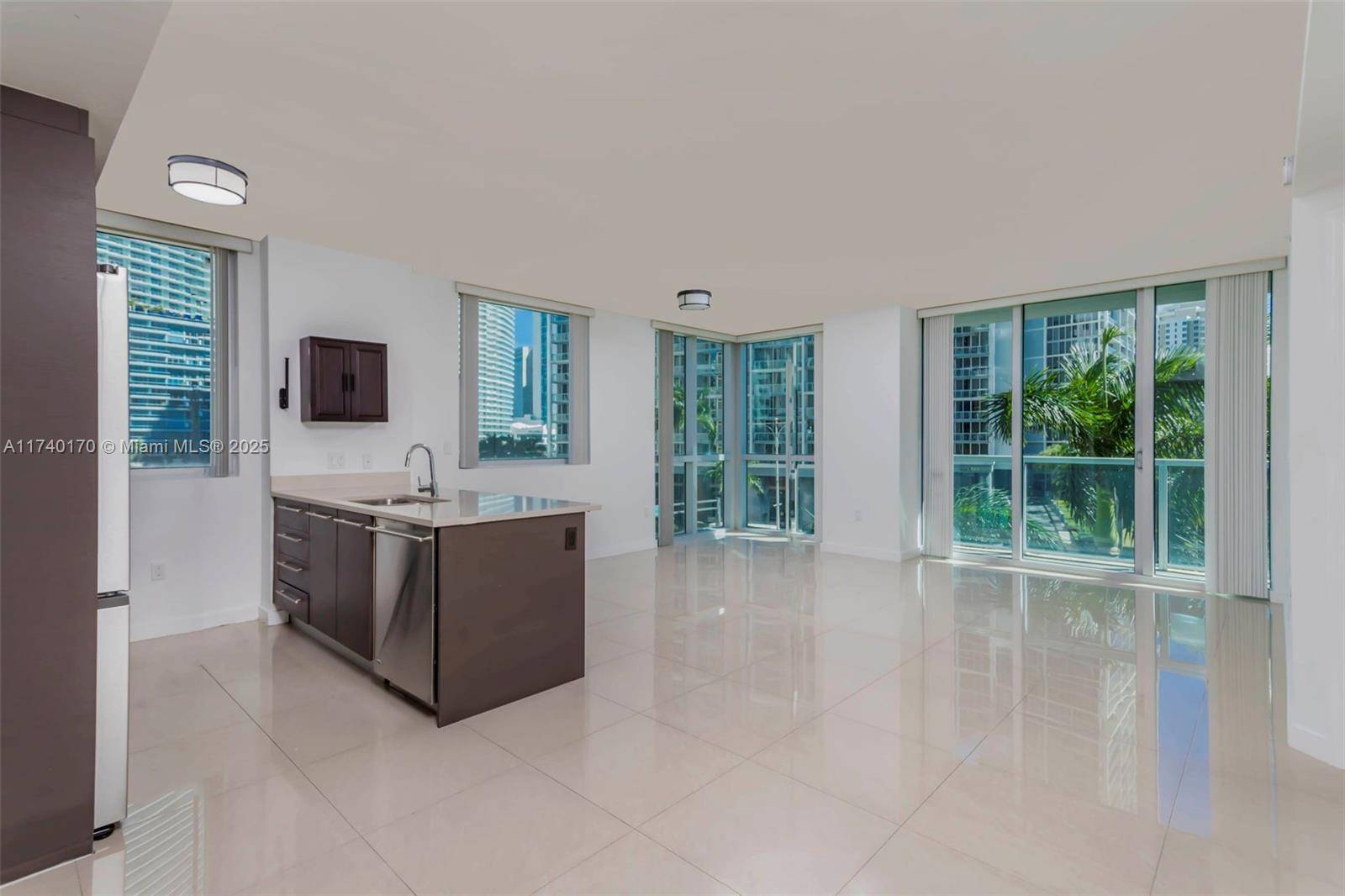 Miami, FL 33131,500 Brickell Ave #401