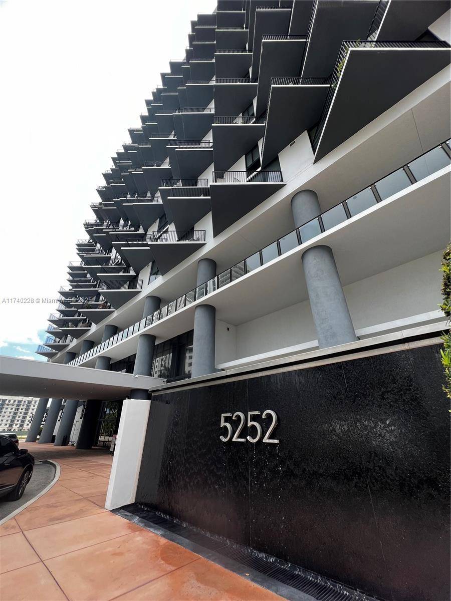 Doral, FL 33166,5252 NW 85th Ave #1102