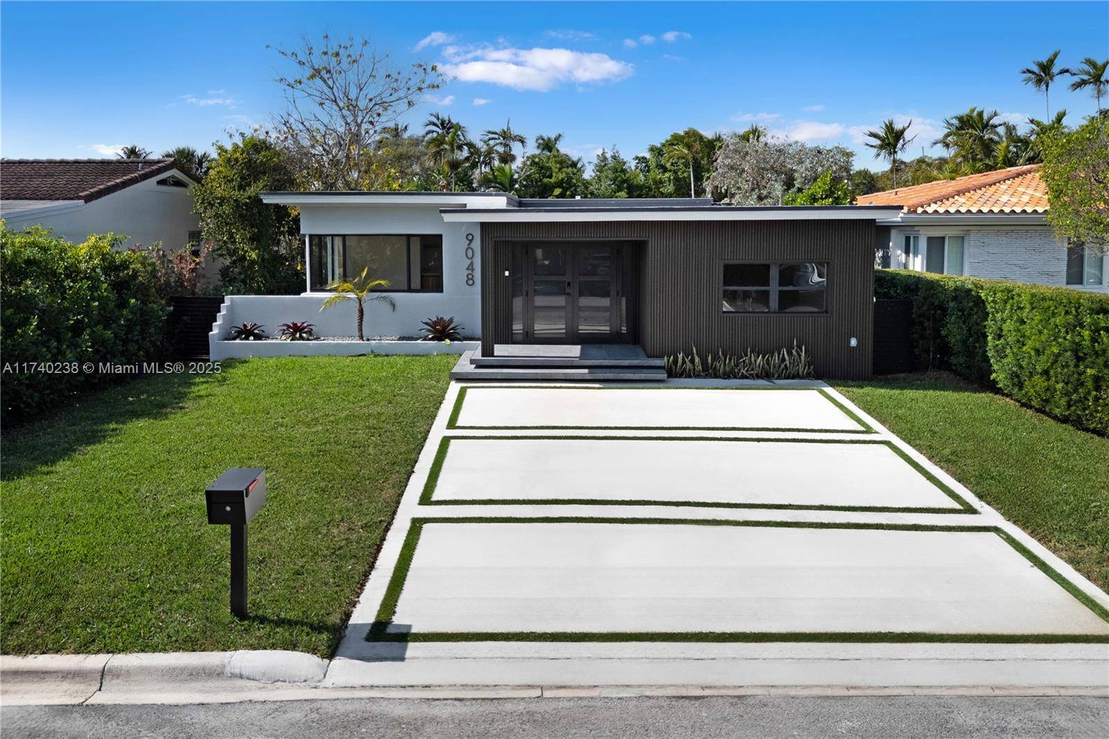 Surfside, FL 33154,9048 Dickens Ave