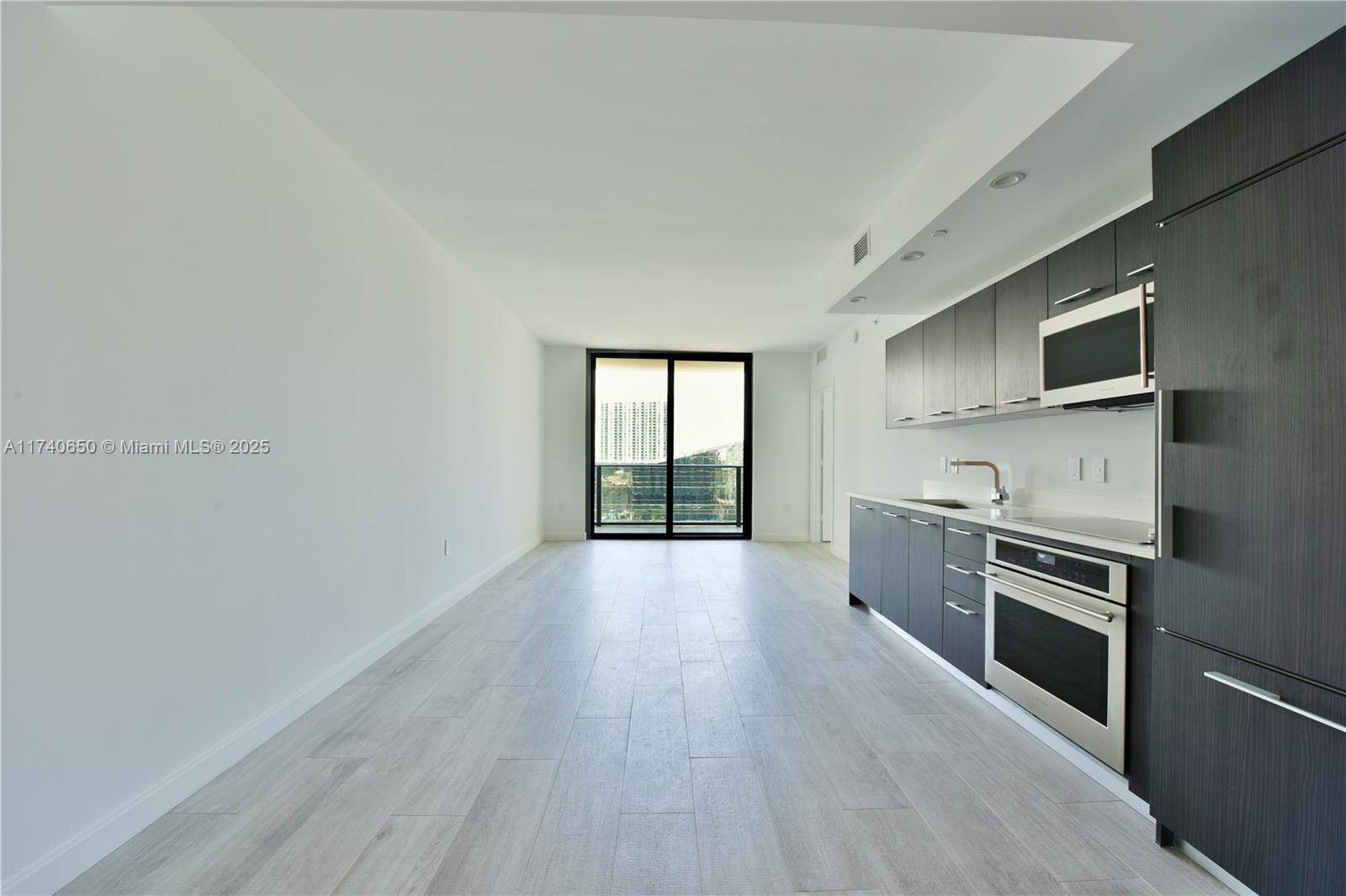 Miami, FL 33130,45 SW 9th St #2009