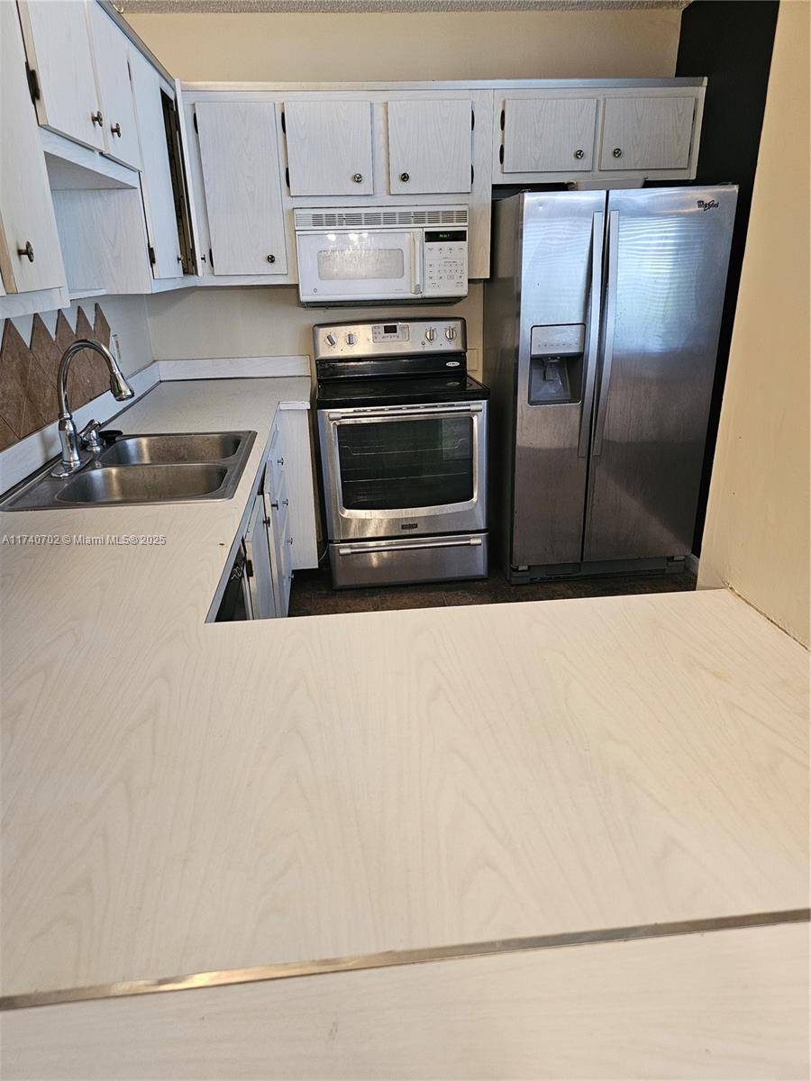 Davie, FL 33324,9441 Evergreen Pl #101