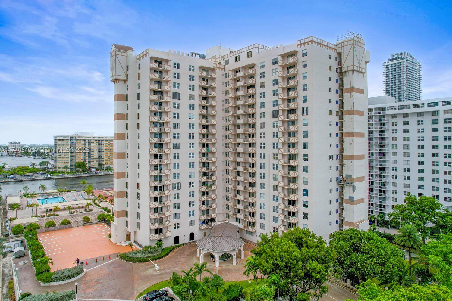 Hallandale Beach, FL 33009,1865 S Ocean Dr #4D