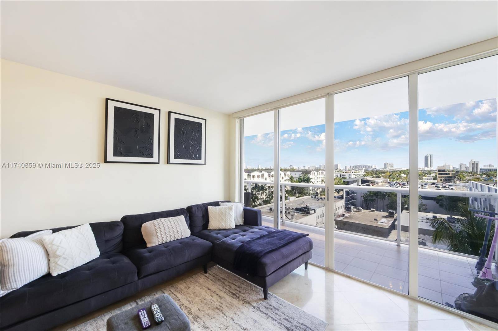 Miami Beach, FL 33139,1900 Sunset Harbour Dr #811