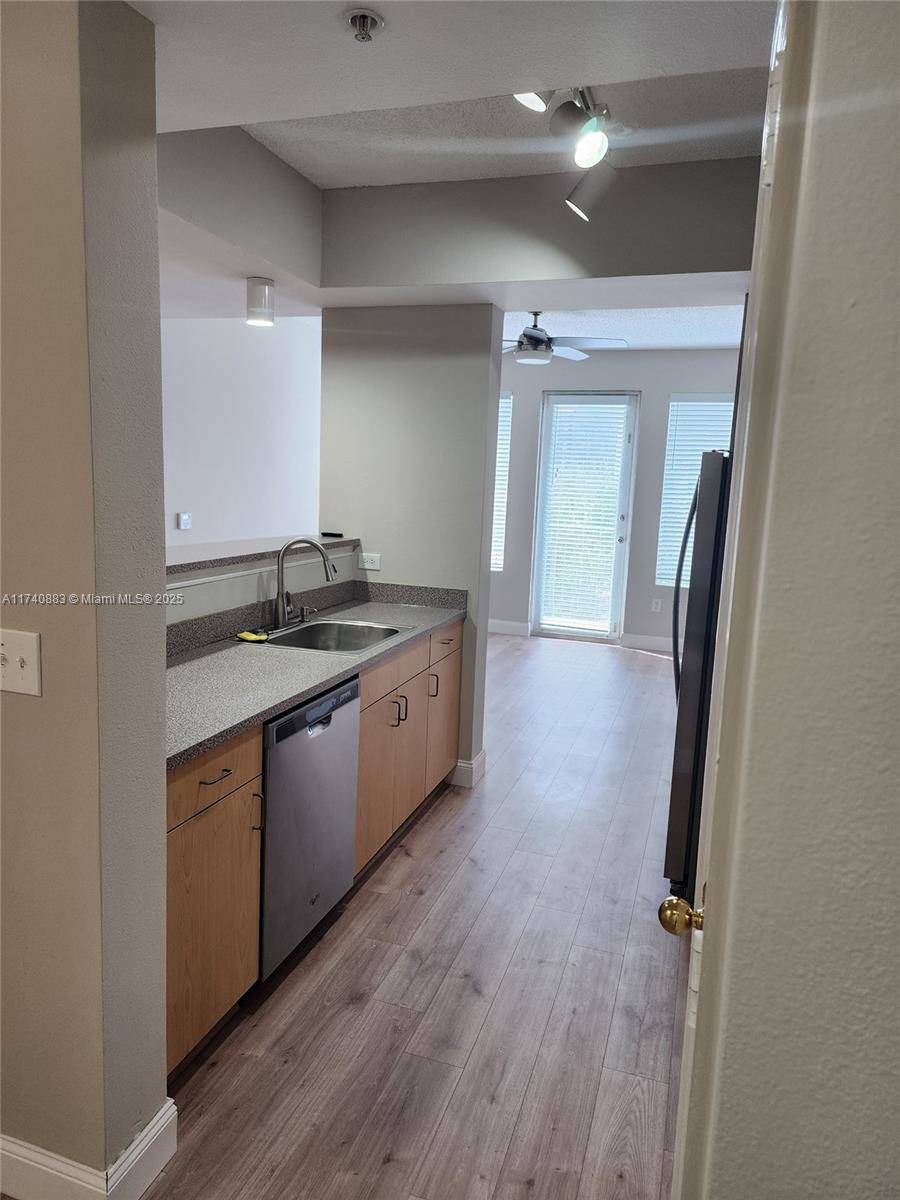 Fort Lauderdale, FL 33301,533 NE 3rd Ave #451