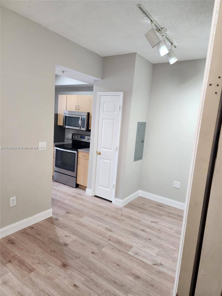 Fort Lauderdale, FL 33301,533 NE 3rd Ave #451