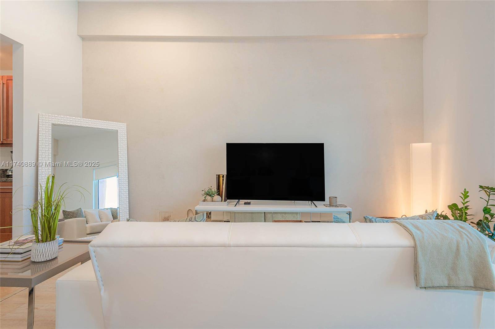 Miami Beach, FL 33139,2301 Collins Ave #1630