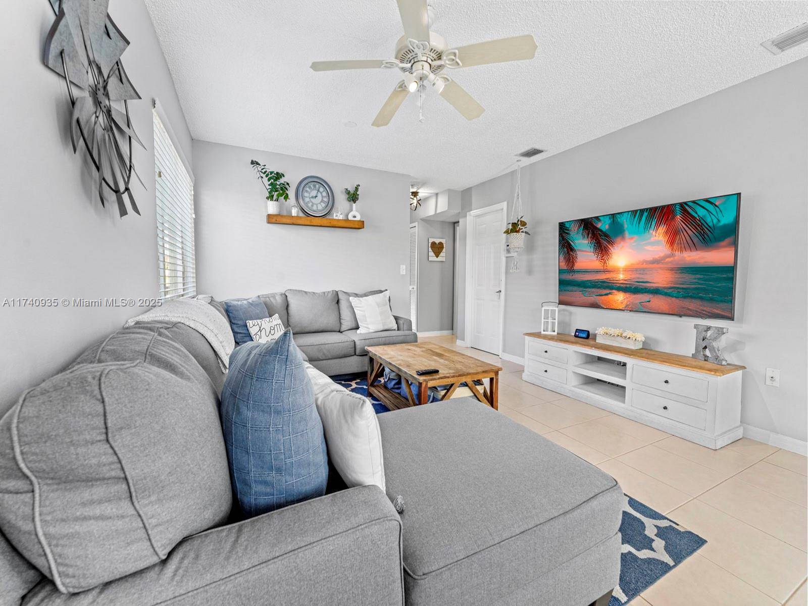 Cutler Bay, FL 33189,8957 SW 214th St