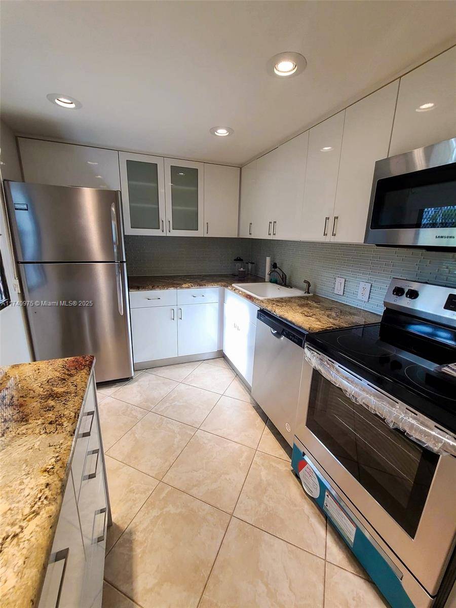 Aventura, FL 33180,3475 N Country Club Dr #115