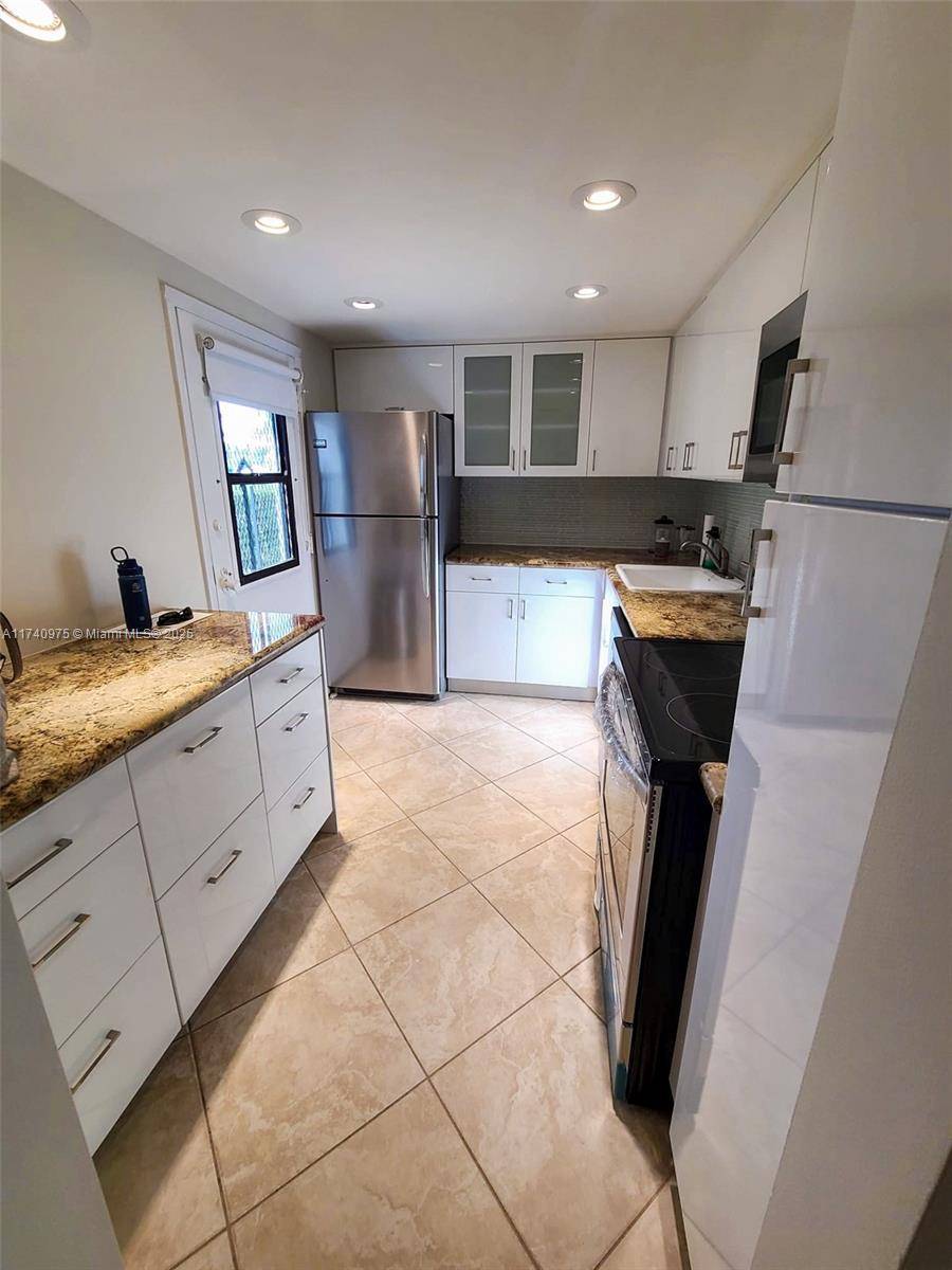 Aventura, FL 33180,3475 N Country Club Dr #115