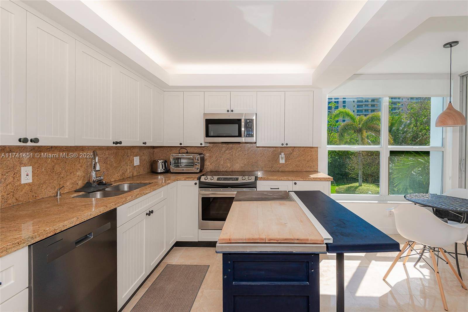 Key Biscayne, FL 33149,609 Ocean Dr #2H