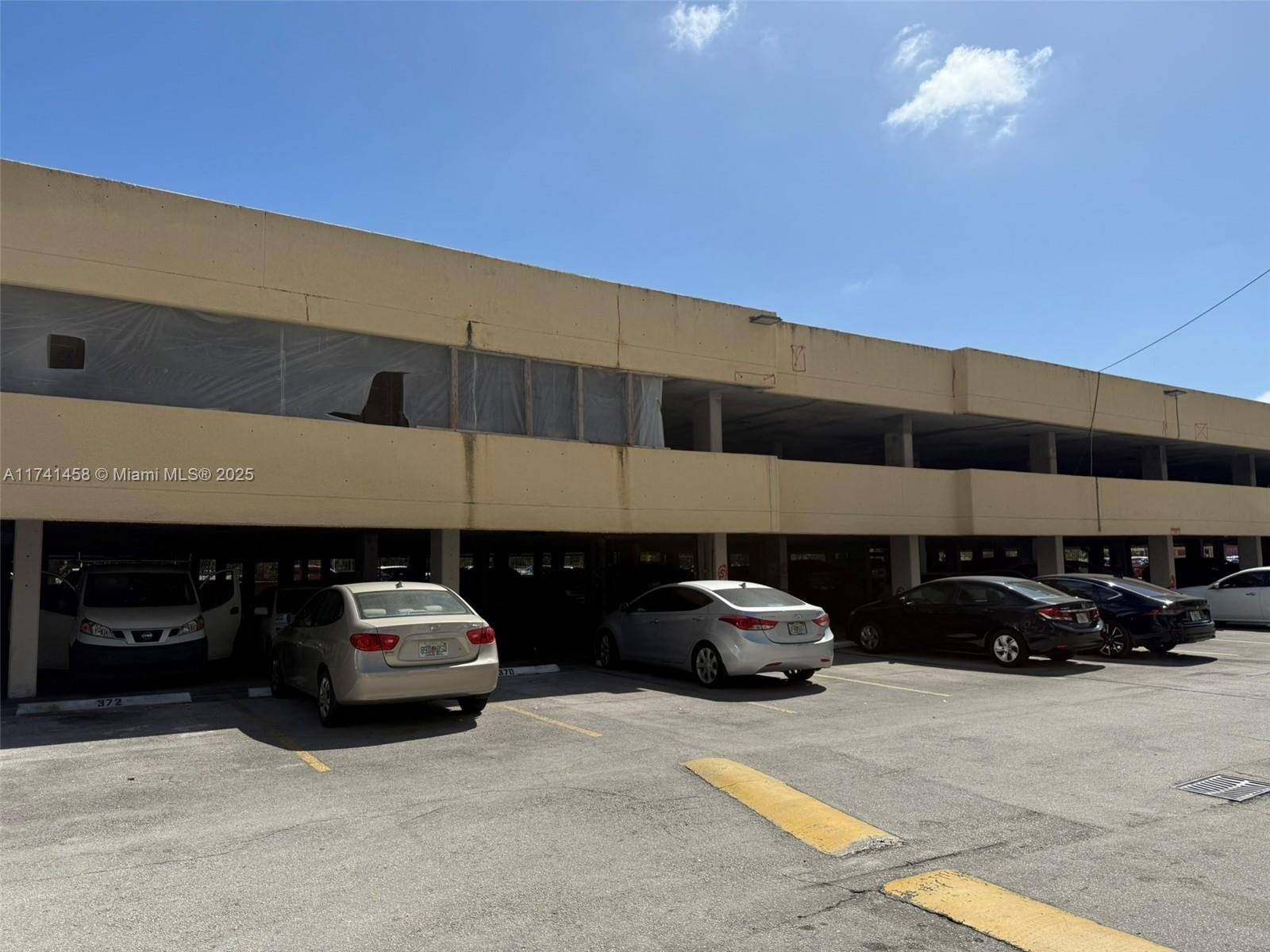 North Miami Beach, FL 33160,17890 W Dixie Hwy 106 Hwy #106