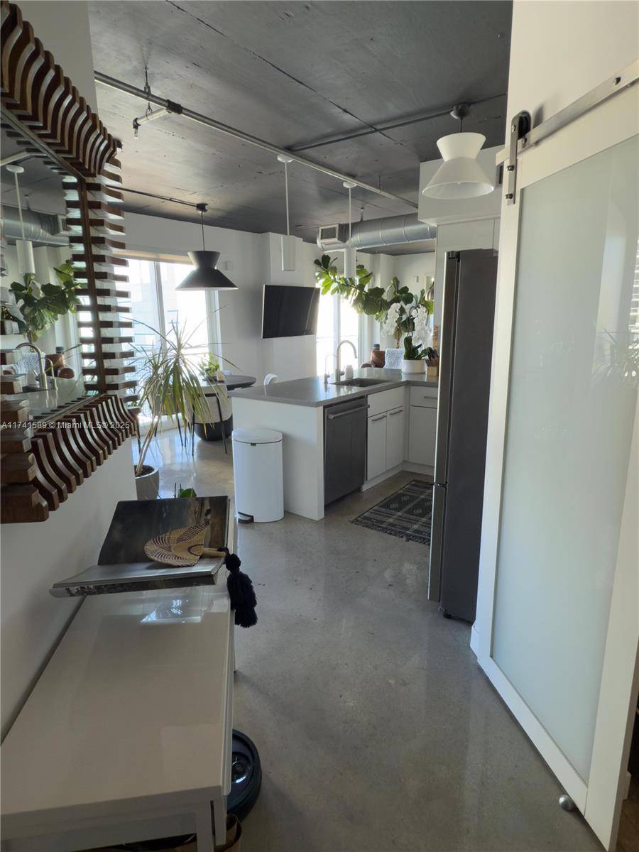 Miami, FL 33137,455 NE 25th #706